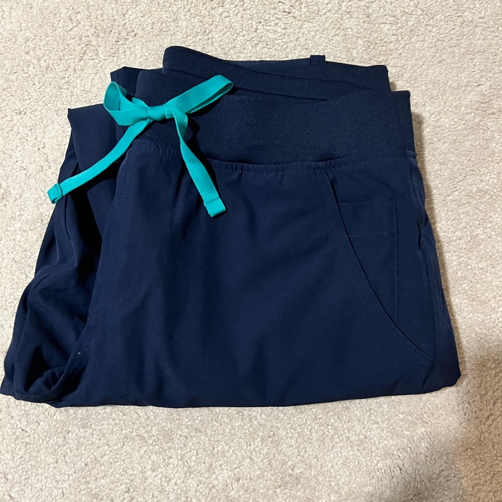 Figs women's Navy FREEx™ Lined Yola™ - Skinny Scrub Pants 2.0